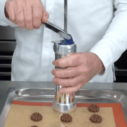 Aparat Pentru Biscuiți Și Cookie-uri cu 20 De Șabloane Și 4 Extensii Pentru Creme