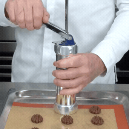 Aparat Pentru Biscuiți Și Cookie-uri cu 20 De Șabloane Și 4 Extensii Pentru Creme